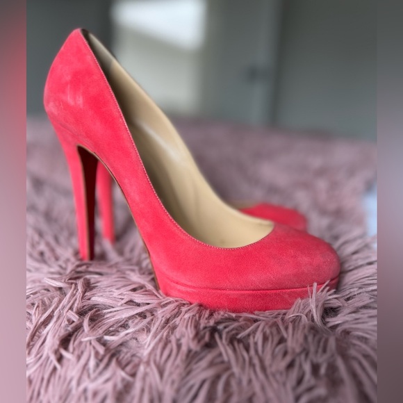Pink Velvet Christian Louboutin shoes - Picture 2 of 4